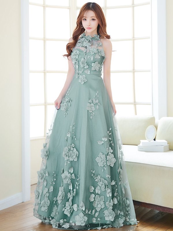 カスケード モデル:真優川咲 身長:158cm 着用サイズ:8号(Sサイズ)