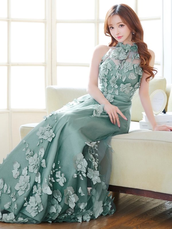 カスケード モデル:真優川咲 身長:158cm 着用サイズ:8号(Sサイズ)