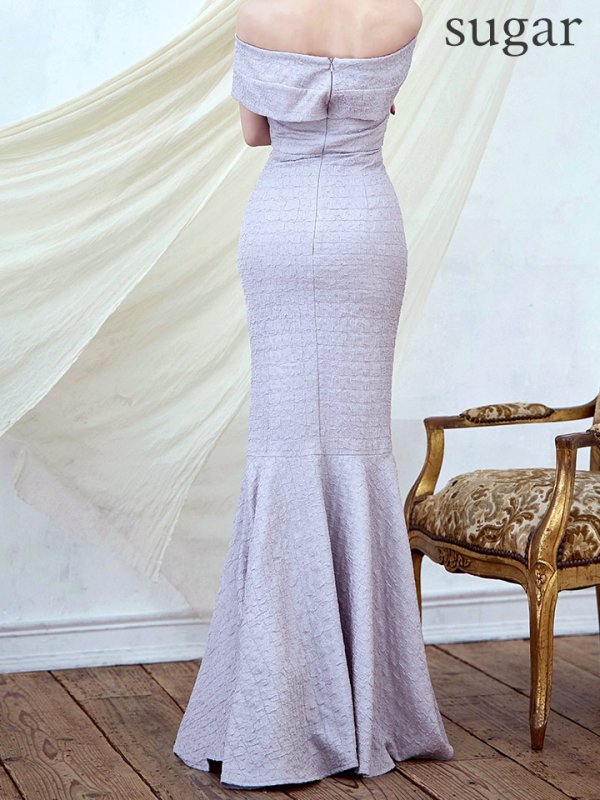 グレージュ モデル：真優川咲　身長：158cm　着用サイズ：8号(Sサイズ)