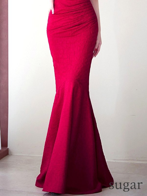 ダークレッド モデル：真優川咲　身長：158cm　着用サイズ：8号(Sサイズ)