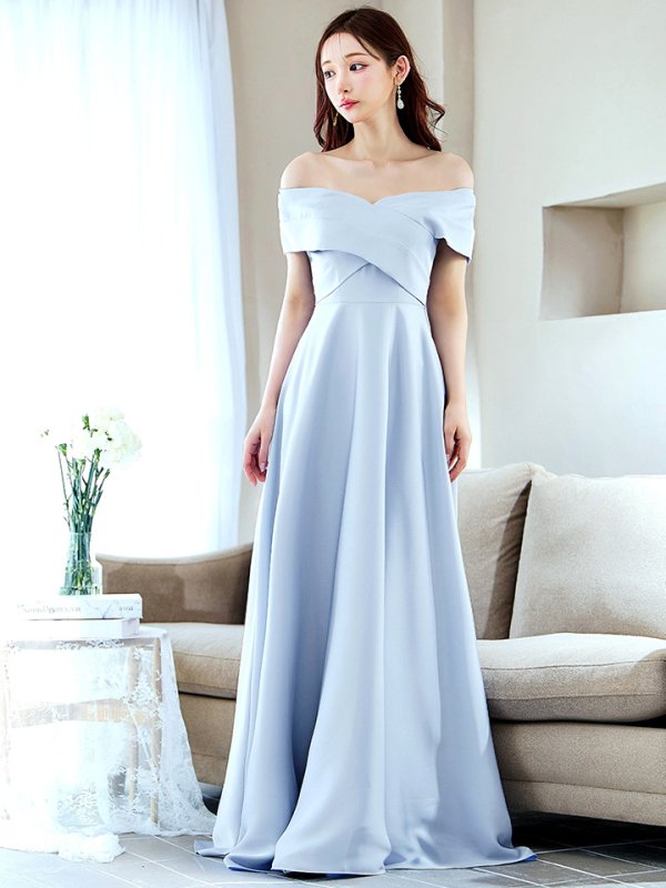 パウダーブルー モデル:真優川咲 身長:158cm 着用サイズ:8号(Sサイズ)