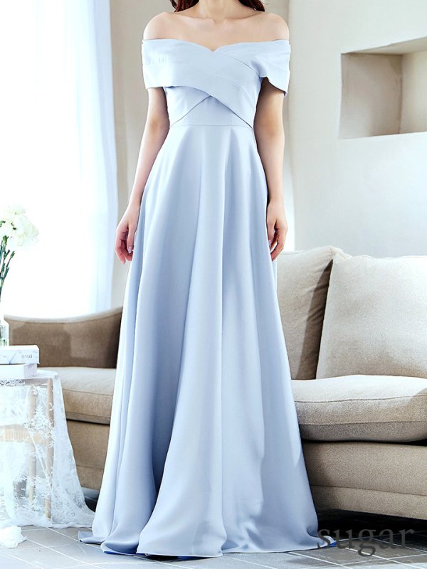 パウダーブルー モデル:真優川咲 身長:158cm 着用サイズ:8号(Sサイズ)