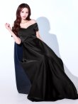 ブラック モデル：真優川咲　身長：158cm　着用サイズ：8号(Sサイズ)