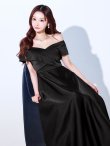 ブラック モデル：真優川咲　身長：158cm　着用サイズ：8号(Sサイズ)