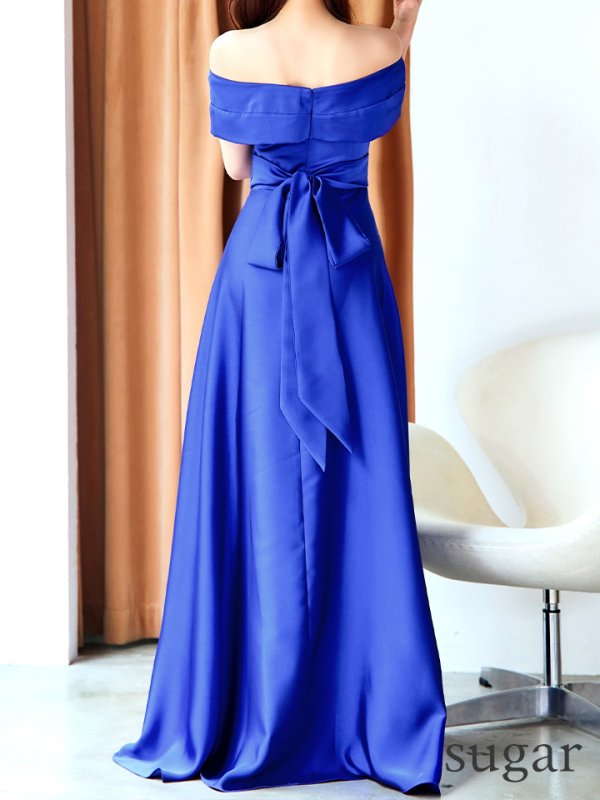 ロイヤルブルー モデル：真優川咲　身長：158cm　着用サイズ：8号(Sサイズ)