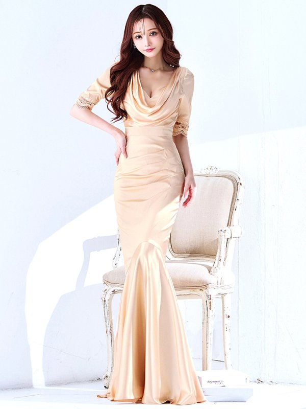 シャンパン　モデル：真優川咲　身長：158cm　着用サイズ：8号(Sサイズ)