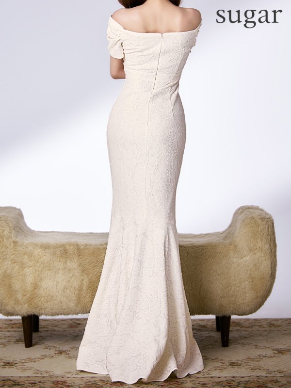 アイボリー　モデル：真優川咲　身長：158cm　着用サイズ：8号(Sサイズ)