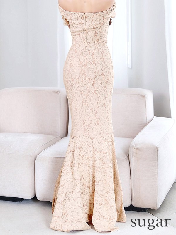 ベージュモーヴ　モデル：真優川咲　身長：158cm　着用サイズ：8号(Sサイズ)