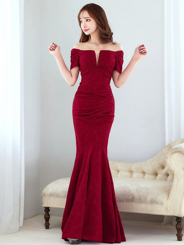 ダークレッド　モデル：真優川咲　身長：158cm　着用サイズ：8号(Sサイズ)