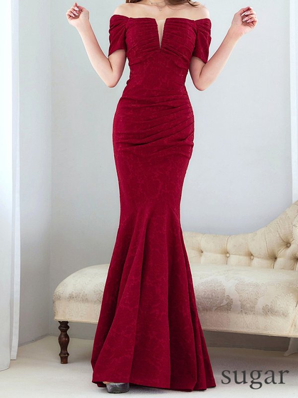 ダークレッド　モデル：真優川咲　身長：158cm　着用サイズ：8号(Sサイズ)