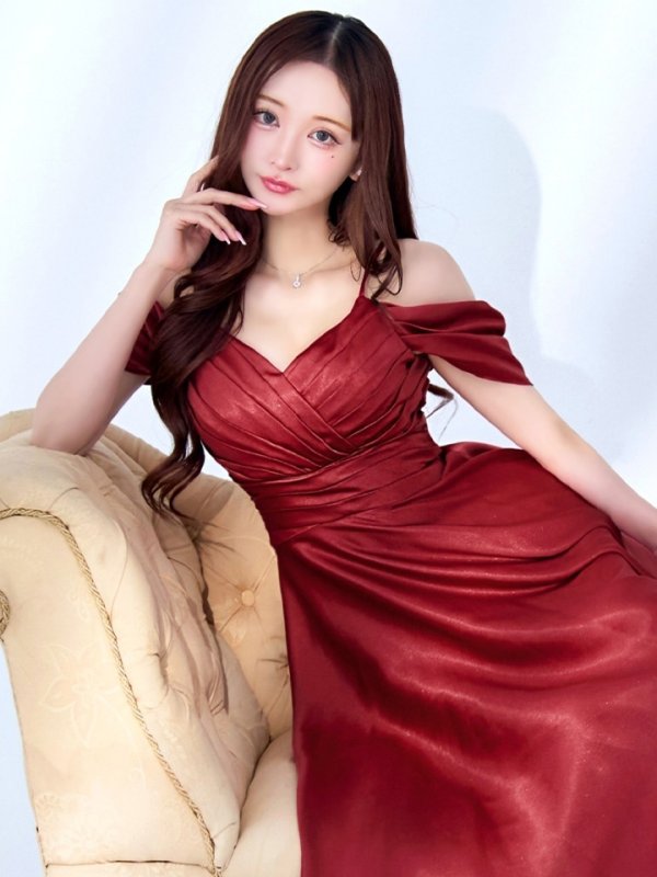 ガーネット モデル：真優川咲　身長：158cm　着用サイズ：8号(Sサイズ)