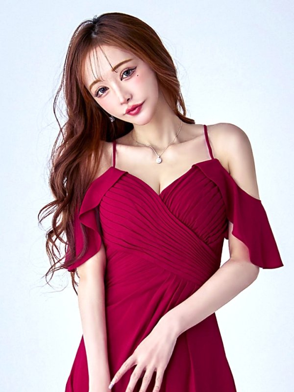 ダークレッド モデル：真優川咲　身長：158cm　着用サイズ：8号(Sサイズ)