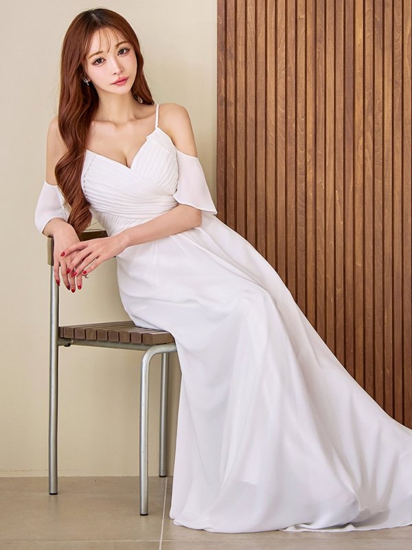 アイボリー モデル：真優川咲　身長：158cm　着用サイズ：8号(Sサイズ)