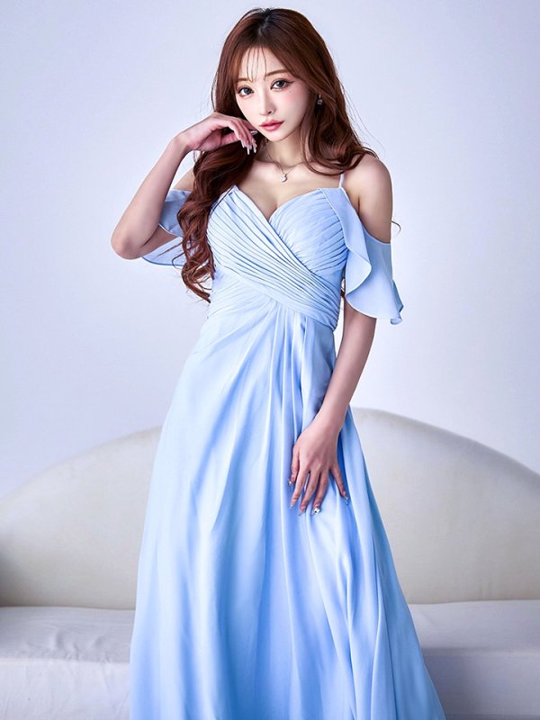 パウダーブルー モデル：真優川咲　身長：158cm　着用サイズ：8号(Sサイズ)