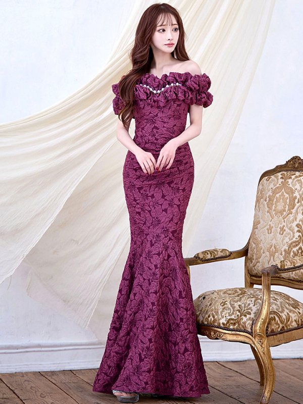 バーガンディ モデル：真優川咲　身長：158cm：8号(Sサイズ)