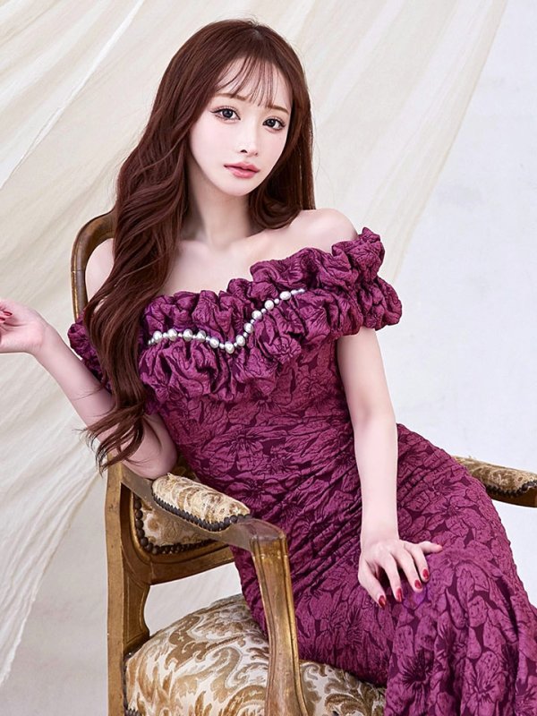 バーガンディ モデル：真優川咲　身長：158cm：8号(Sサイズ)