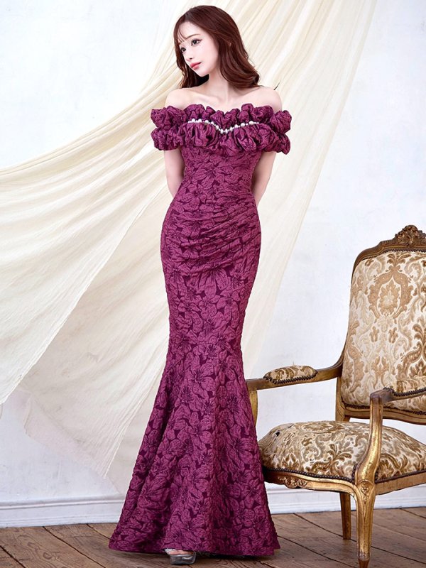 バーガンディ モデル：真優川咲　身長：158cm：8号(Sサイズ)