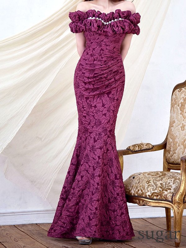 バーガンディ モデル：真優川咲　身長：158cm：8号(Sサイズ)