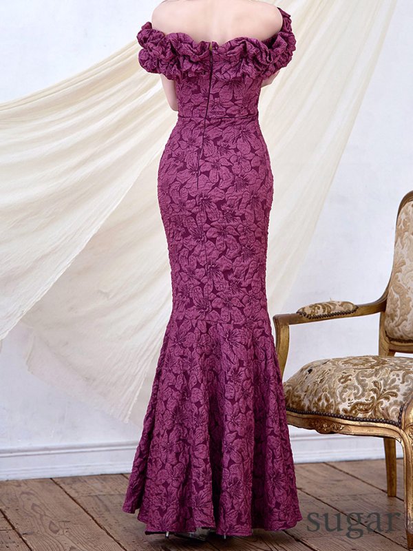 バーガンディ モデル：真優川咲　身長：158cm：8号(Sサイズ)