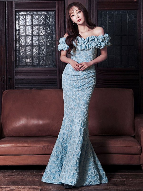 ブルー モデル：真優川咲　身長：158cm：8号(Sサイズ)