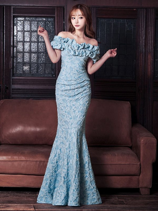 ブルー モデル：真優川咲　身長：158cm：8号(Sサイズ)