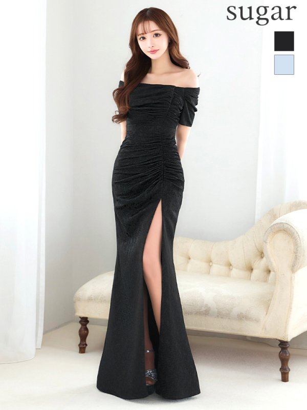 ブラック モデル：真優川咲　身長：158cm　着用サイズ：8号(Sサイズ)