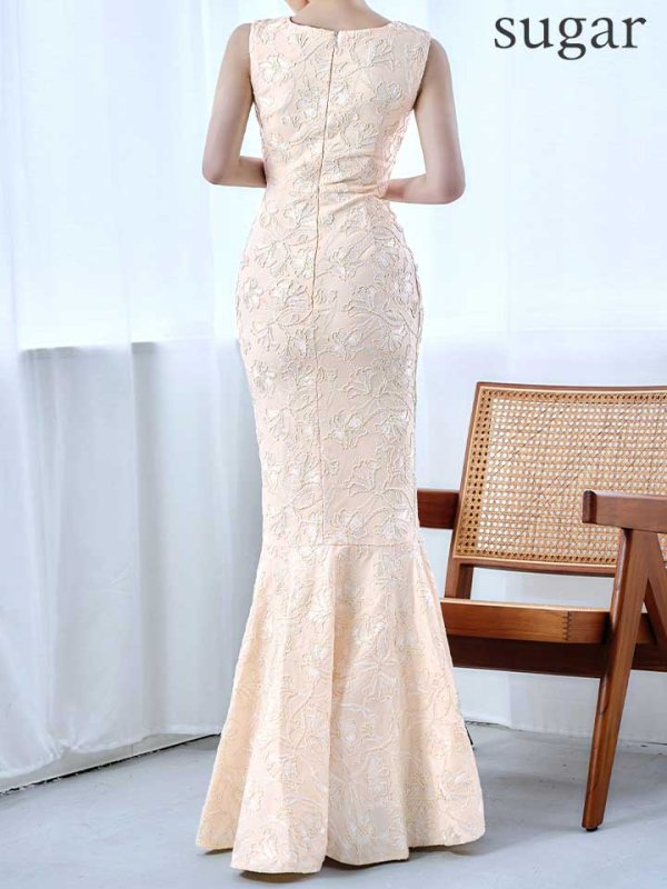 ライトベージュ　モデル：ゆめ　身長：160cm　着用サイズ：8号(Sサイズ)