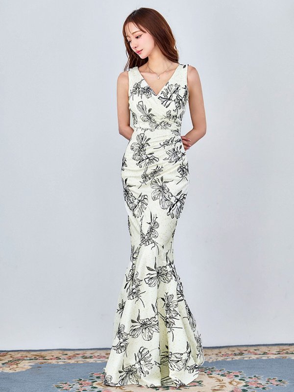 アイボリー　モデル：真優川咲　身長：158cm　着用サイズ：8号(Sサイズ)