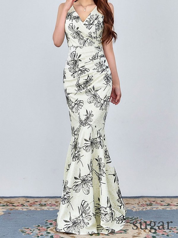 アイボリー　モデル：真優川咲　身長：158cm　着用サイズ：8号(Sサイズ)