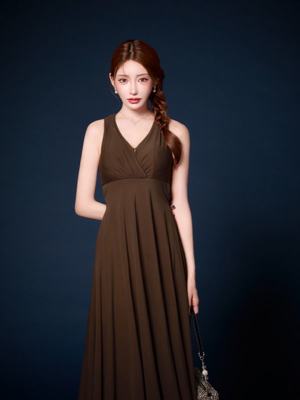 ブラウン　モデル：明日花キララ　身長162cm　着用サイズ：Sサイズ