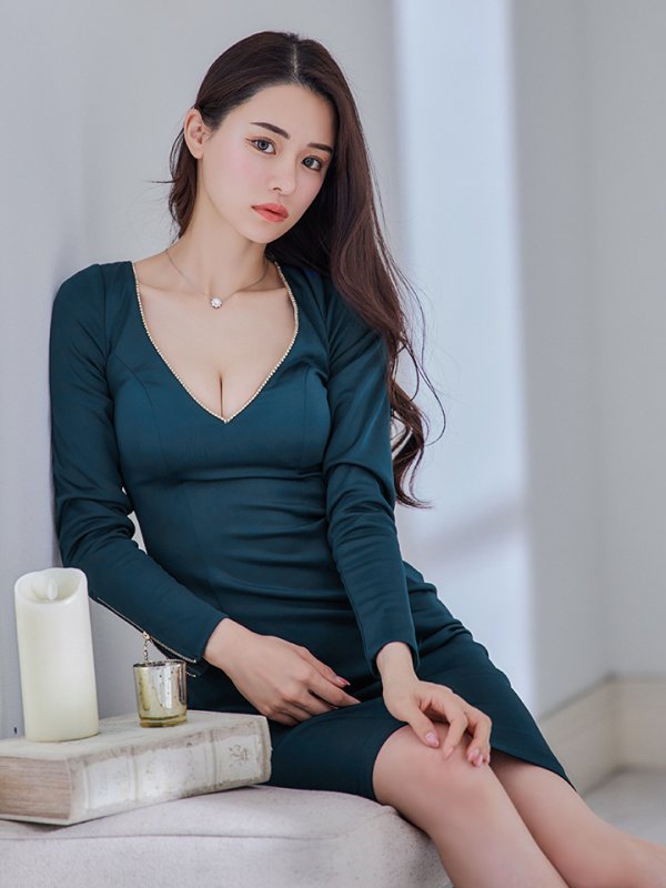 画像5: XSサイズあり【Veautt/ヴュート】【OF05】バストビジュー/ バックオープンファスナー/ ジップ/ 長袖/ 袖あり/ スリット/ ひざ丈/ タイト/ ミディアムドレス/ キャバドレス (5)