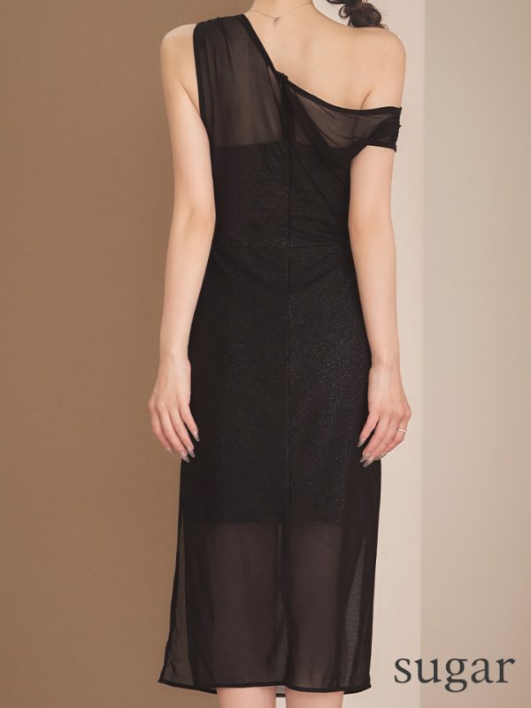 ブラック　モデル：朝陽凪　身長：156cm　着用サイズ：Sサイズ