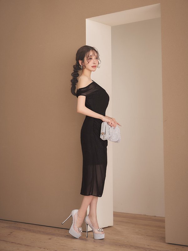 ブラック　モデル：朝陽凪　身長：156cm　着用サイズ：Sサイズ