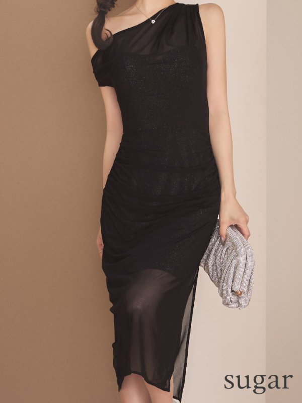 ブラック　モデル：朝陽凪　身長：156cm　着用サイズ：Sサイズ