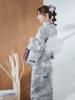 画像13: 【即日発送】グレー水墨風ダリア浴衣【浴衣３点セット 浴衣/帯/下駄】OBI-siwa-200-kj-6-W / HIMO-900-yn-4-GYxGY / HEKO-800-sb-5-WH / YA-72-kn-Y / YA-74-kn-LGY / GETA-01-kj-3-IV / [YMT] (13)