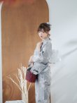 画像14: 【即日発送】グレー水墨風ダリア浴衣【浴衣３点セット 浴衣/帯/下駄】OBI-siwa-200-kj-6-W / HIMO-900-yn-4-GYxGY / HEKO-800-sb-5-WH / YA-72-kn-Y / YA-74-kn-LGY / GETA-01-kj-3-IV / [YMT] (14)