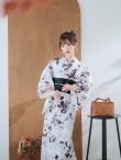 画像13: 【即日発送】ニュアンスモノトーンフラワー浴衣 OBI-siwa-200-kj-1-B / HIMO-900-yn-4-GYxGY / HEKO-800-sb-5-WH / YA-73-kn-GY / GETA-01-kj-3-IV/ [YMT] (13)