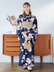 画像4: 【即日発送】ネイビー×ホワイトフラワー浴衣 OBI-siwa-202-ok-2-PBE / HIMO-900-yn-7-MOC / HEKO-800-sb-3-BR / YA-1027-wk-IV / GETA-02-ok-4-MOC/ [YMT] (4)