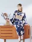 画像7: 【即日発送】ネイビー×ホワイトフラワー浴衣 OBI-siwa-202-ok-2-PBE / HIMO-900-yn-7-MOC / HEKO-800-sb-3-BR / YA-1027-wk-IV / GETA-02-ok-4-MOC/ [YMT] (7)
