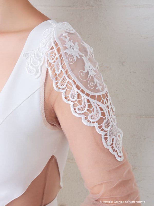 ホワイトベージュ　モデル：青田夏奈　身長：163cm　着用サイズ：Sサイズ