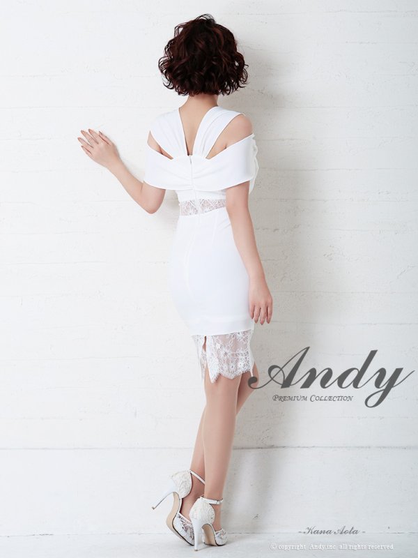 ホワイト モデル：青田夏奈　身長：163cm　着用サイズ：Sサイズ