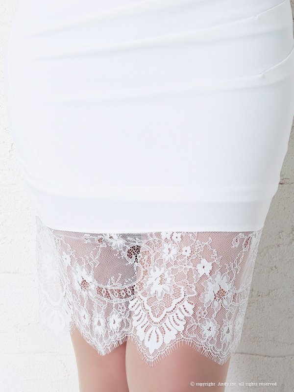 ホワイト モデル：青田夏奈　身長：163cm　着用サイズ：Sサイズ