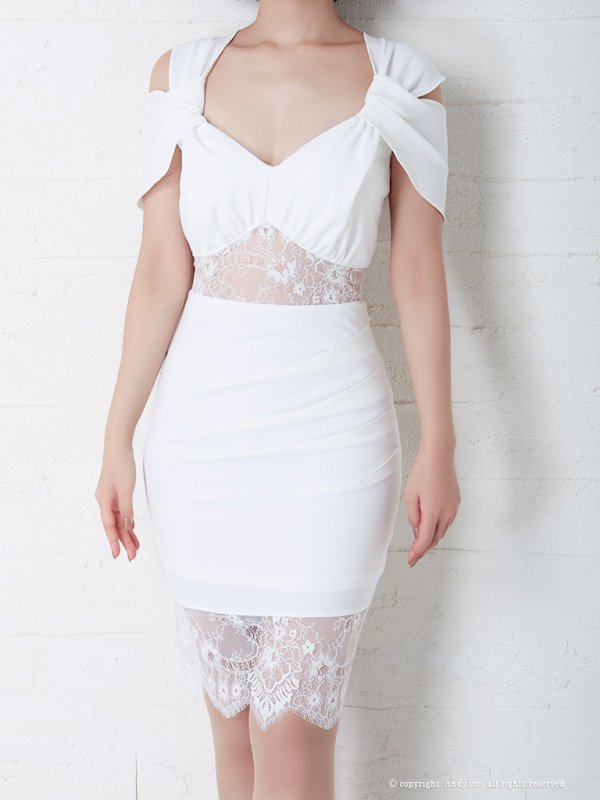 ホワイト モデル：青田夏奈　身長：163cm　着用サイズ：Sサイズ