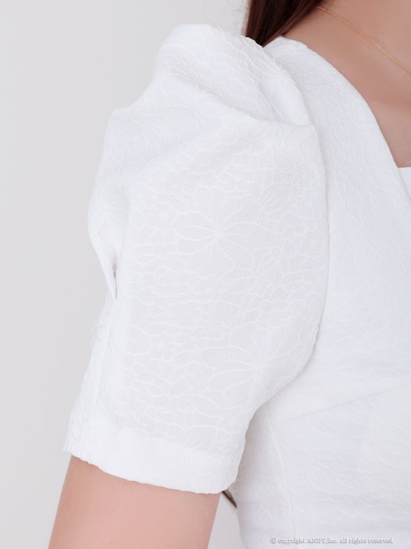 ホワイト　モデル：あみ　身長：163cm　着用サイズ：Sサイズ