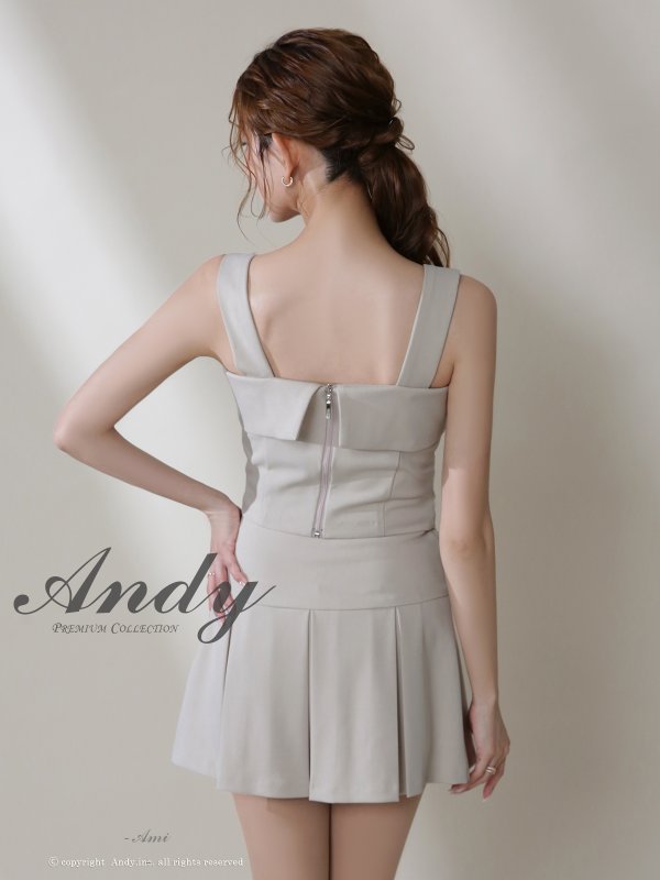 ベージュ モデル：あみ　身長：163cm　着用サイズ：Sサイズ