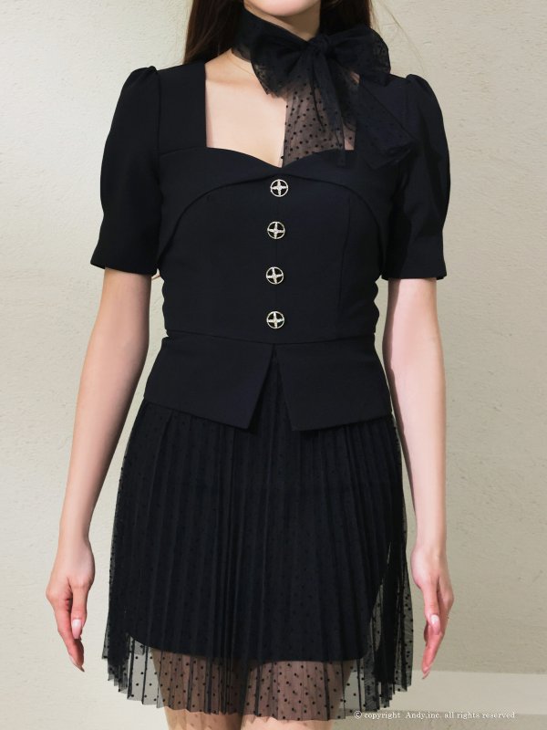 ブラック　モデル：あみ　着用サイズ：Sサイズ