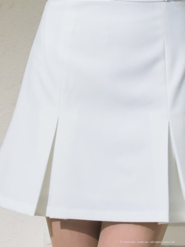 ホワイト　モデル：あみ　身長：163cm　着用サイズ：Sサイズ