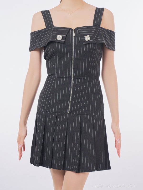 ブラック モデル：あみ　身長：163cm　着用サイズ：Sサイズ