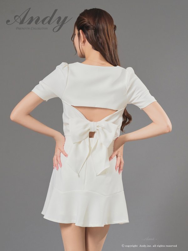 ホワイト モデル：あみ　身長：163cm　着用サイズ：Sサイズ