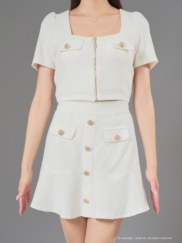 ホワイト モデル：あみ　身長：163cm　着用サイズ：Sサイズ